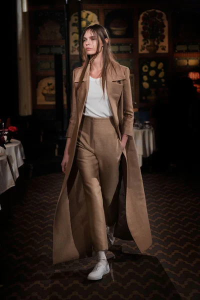 Look 3